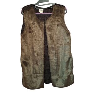 B Sharp Ladies Medium Faux Fur Teddy Bear Longer Vest Knit Back Festival Boho